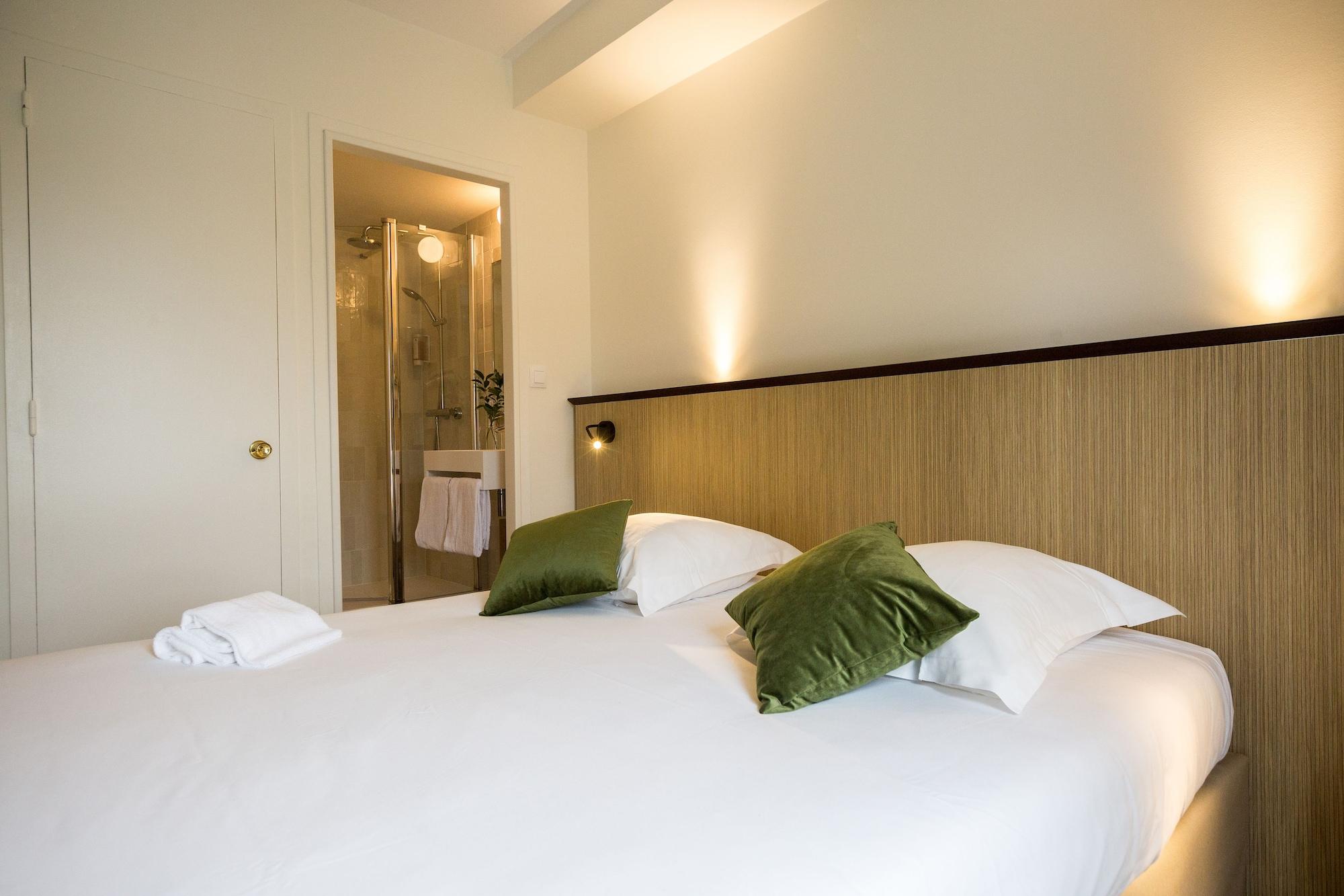 Best Western Le Bois De La Marche Liguge Exterior photo